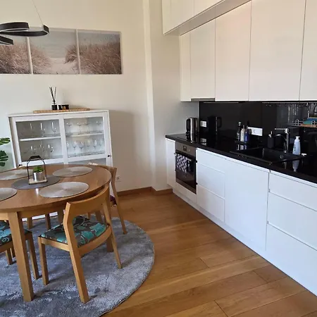 Cozy River & Pine Center Apartment