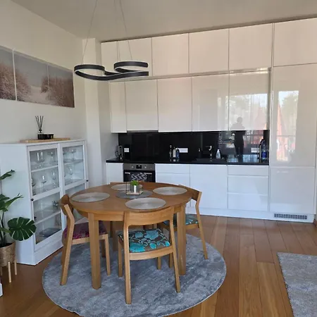 Cozy River & Pine Center Apartment *